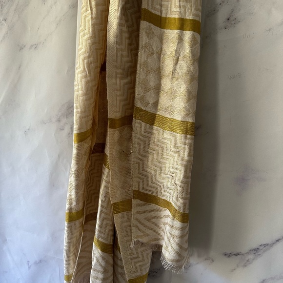 CREAM & GOLD FRINGE END SCARF - NWT - Picture 3 of 6